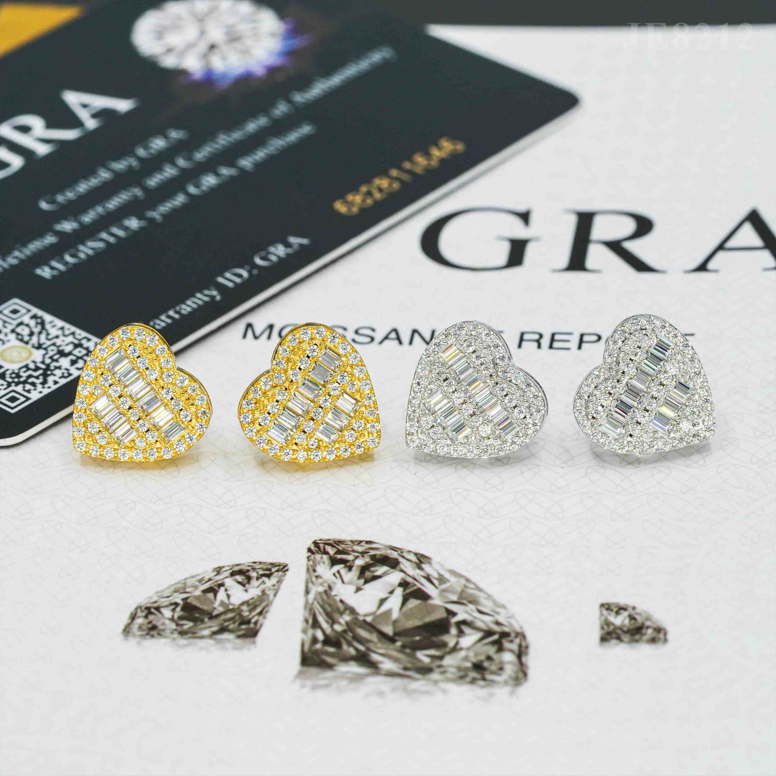 GL Heart Shape Emerald Round Cut S925 Moissanite Diamond Earring Secondary image