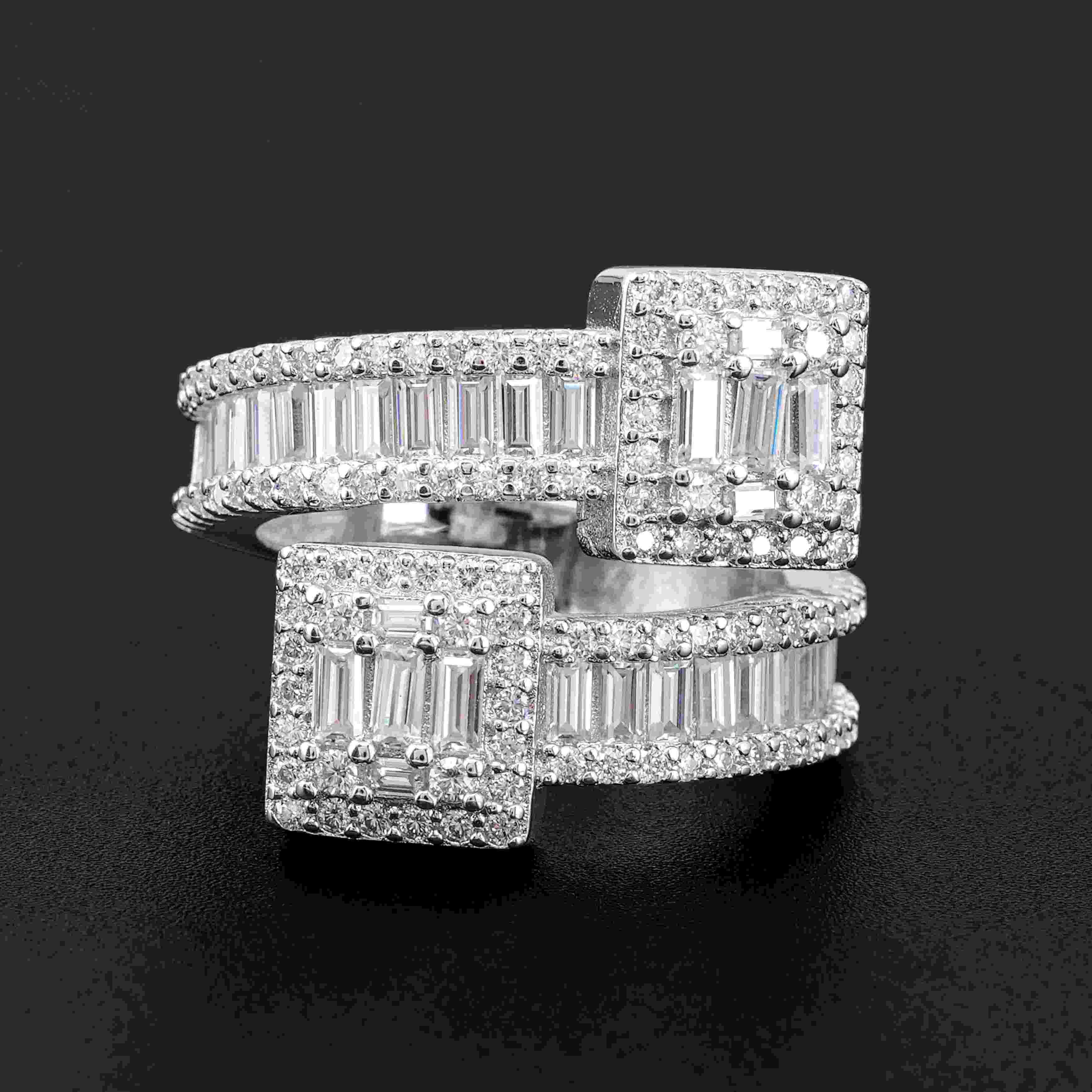 GL Luxury Hip Hop Ring Baguette Moissanite Diamond Ring Secondary image