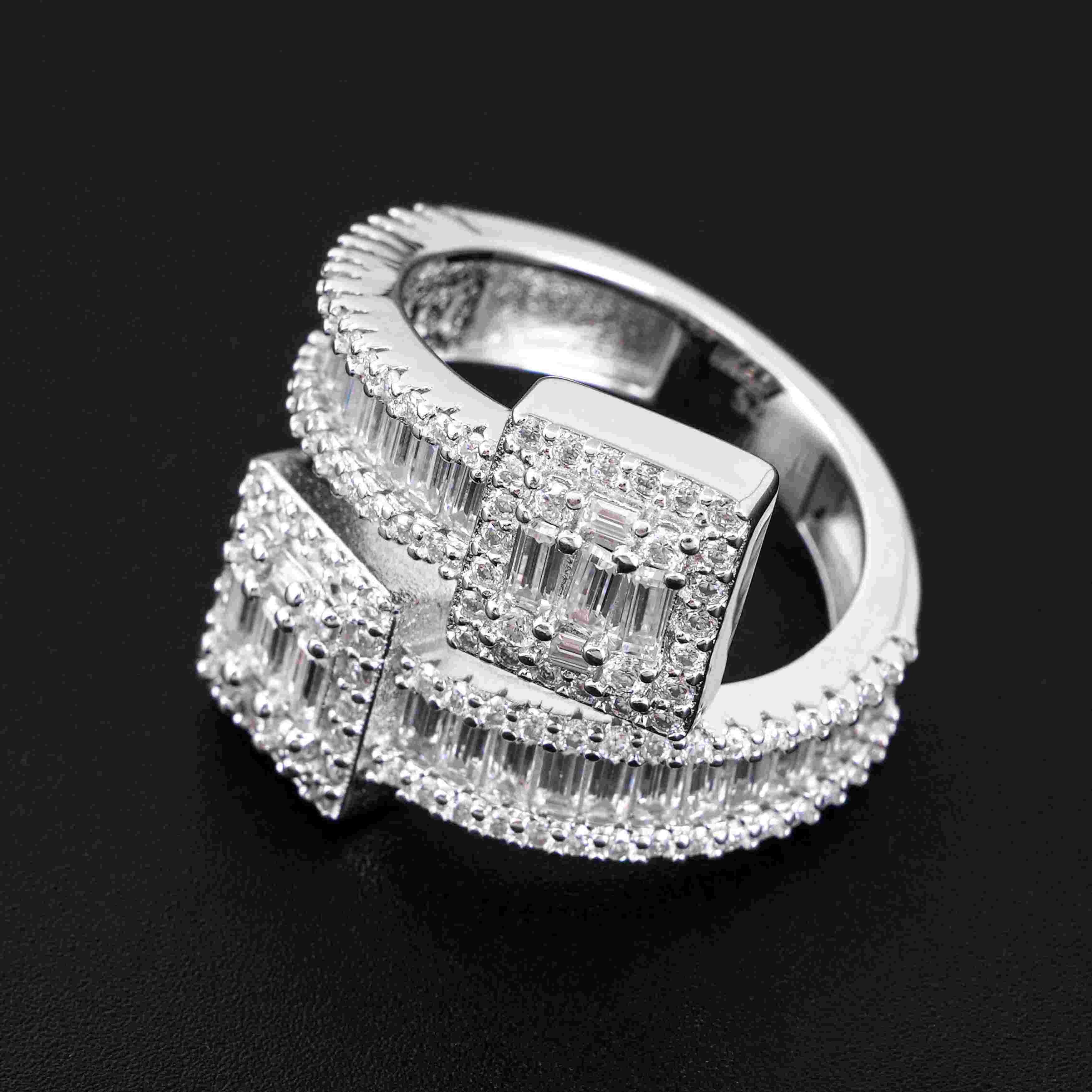 GL Luxury Hip Hop Ring Baguette Moissanite Diamond Ring