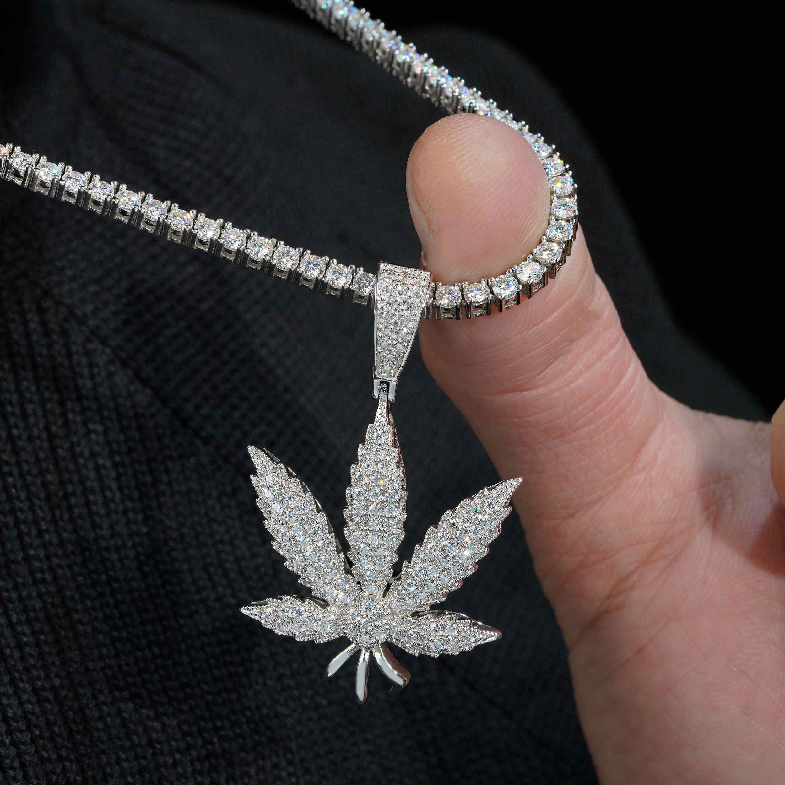 GL Hip Hop Iced Out Maple Leaf S925 Silver VVS Moissanite Pendant Secondary image