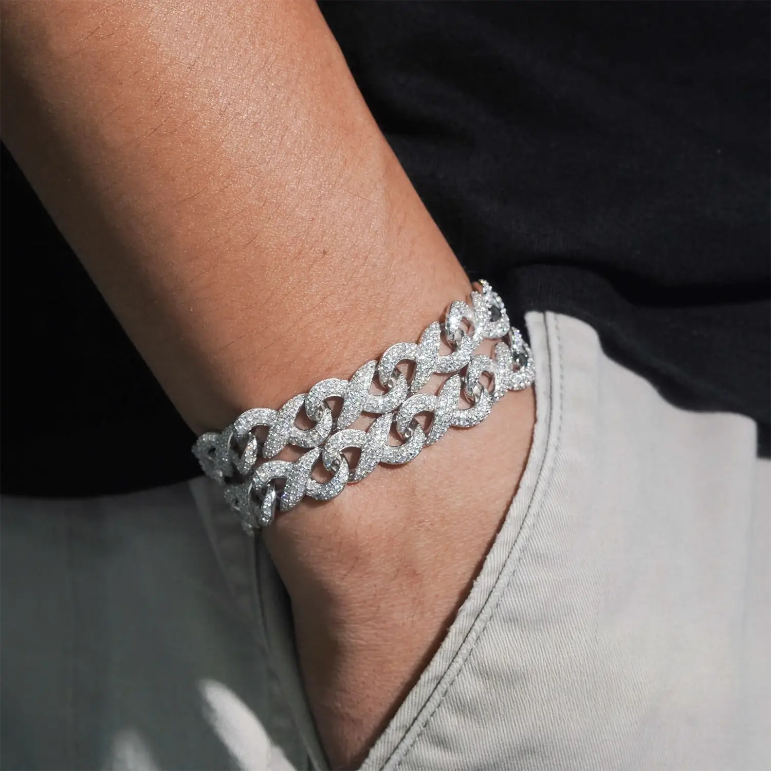 10MM S925 Silver Infinity  VVS Moissanite Cuban Chain Bracelet Secondary image