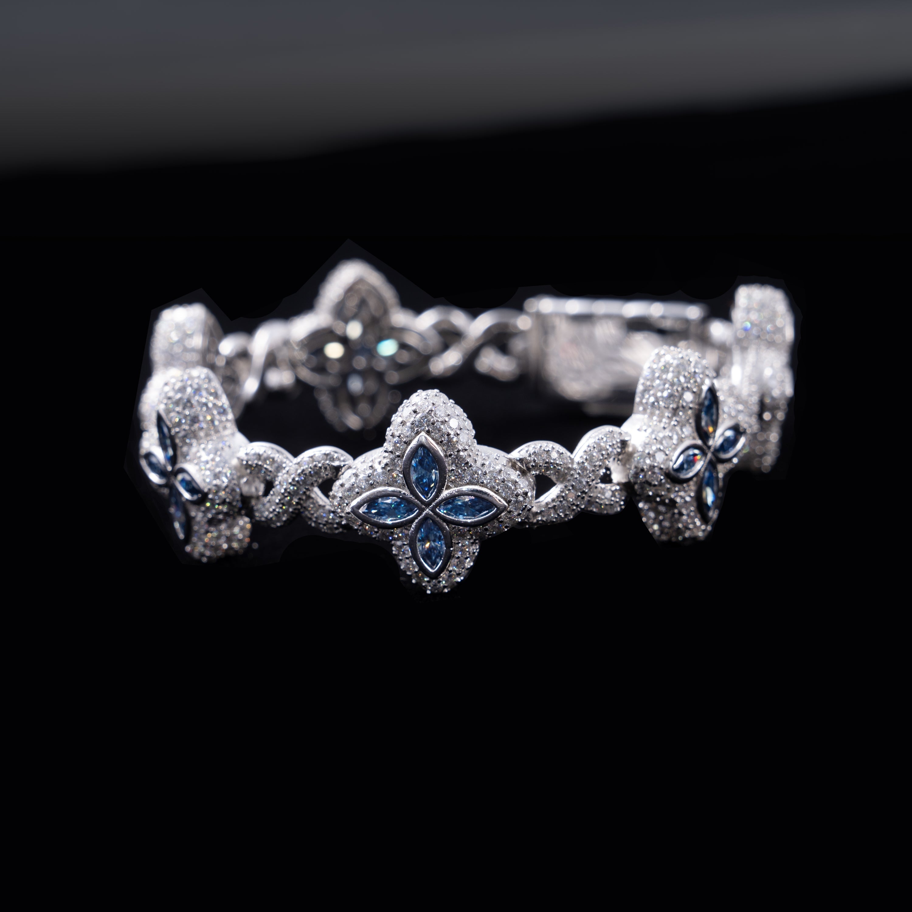 15MM 19MM S925 Silver Colored VVS Moissanite 4-Leaf Clover Infinity Link Bracelet