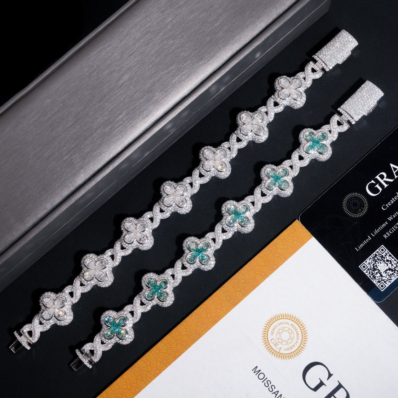 18MM S925 Silver Four-leaf Clover Infinite VVS Moissanite Cuban Chain Bracelet Secondary image