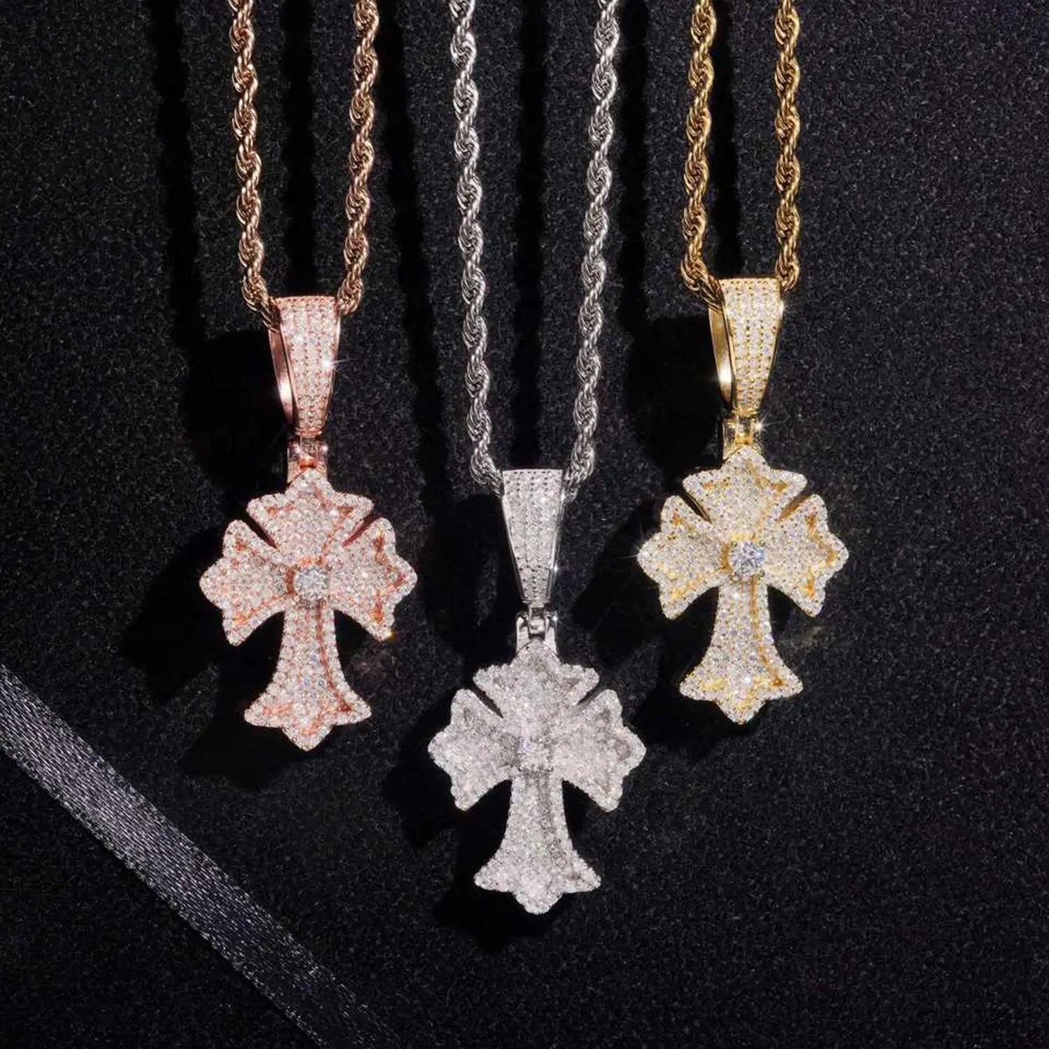 Leaf-Shaped VVS Moissanite Cross Pendant S925 Silver
