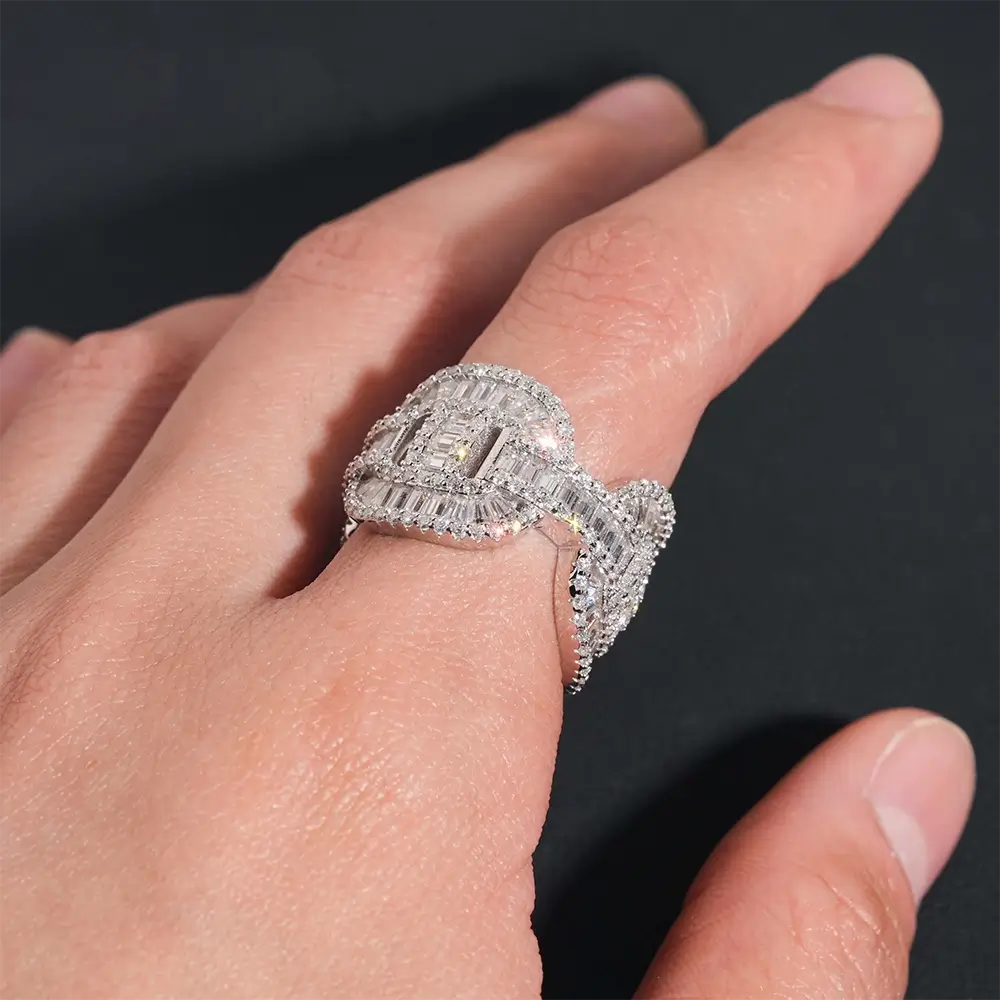 GL Luxury Emerald Moissanite Cuban Ring Secondary image