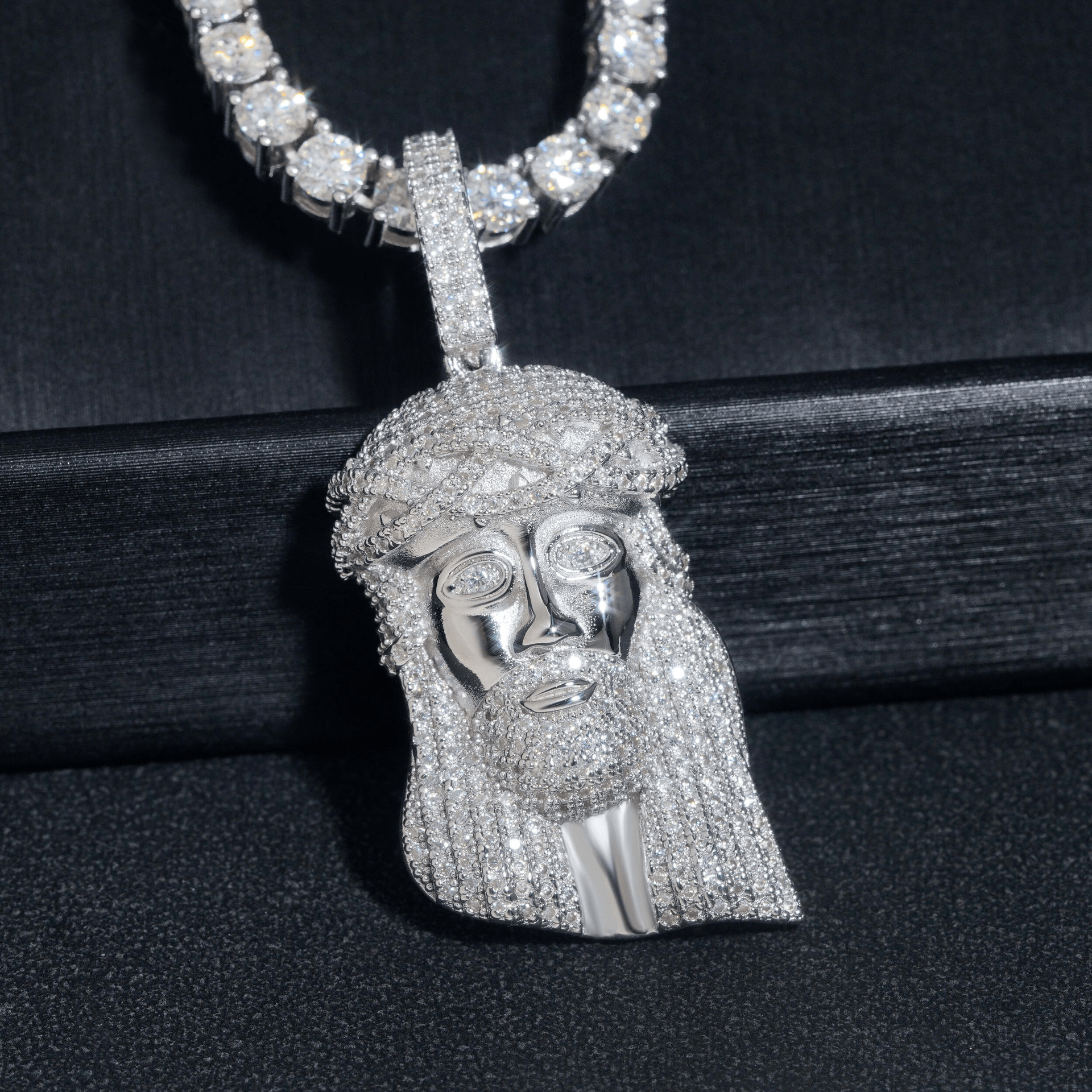 GL Silver VVS Moissanite Iced Out Jesus Pendant Secondary image