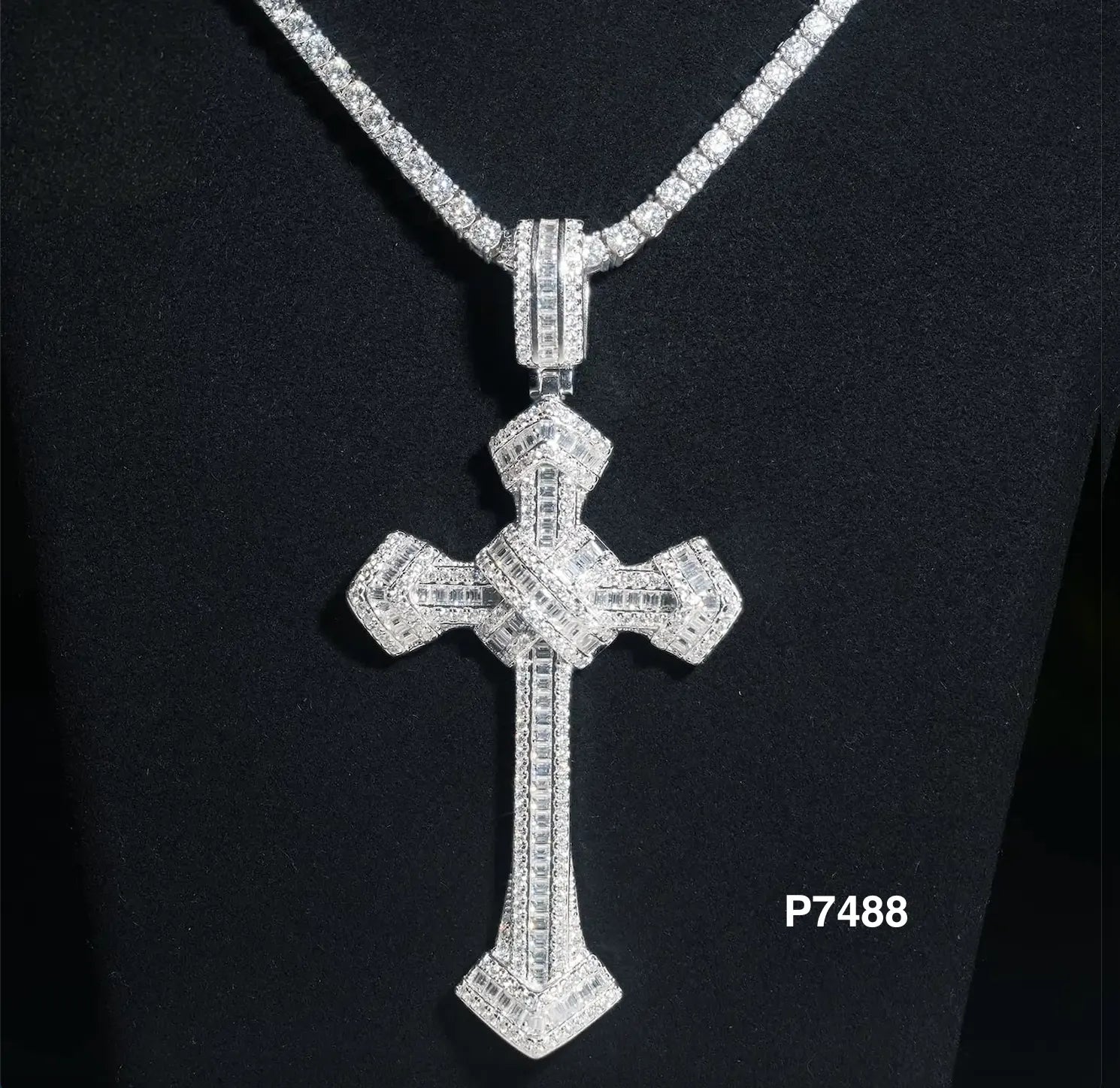 Hip hop Arrow Cross VVS Moissanite Pendant