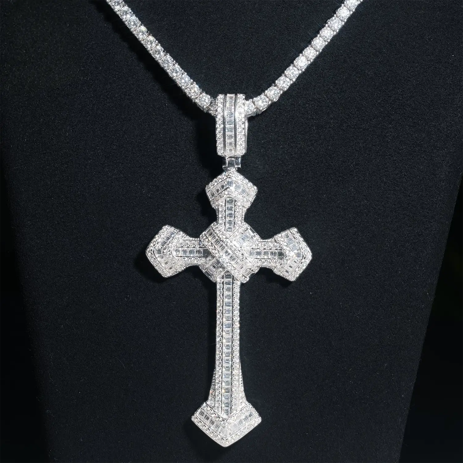 Hip hop Arrow Cross VVS Moissanite Pendant