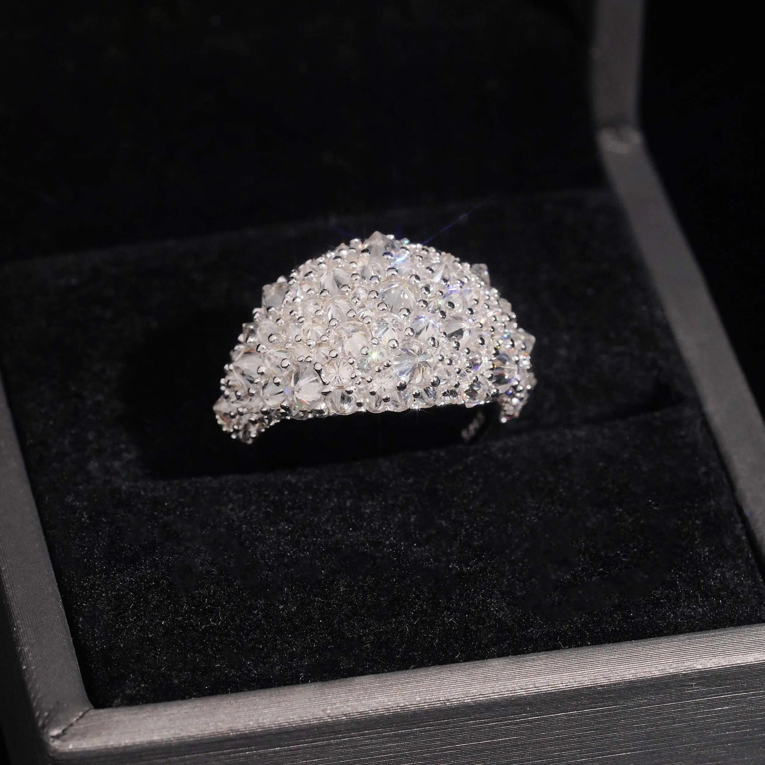 GL VVS Moissanite Diamond Upside Down Mosaic Setting Men Ring Secondary image