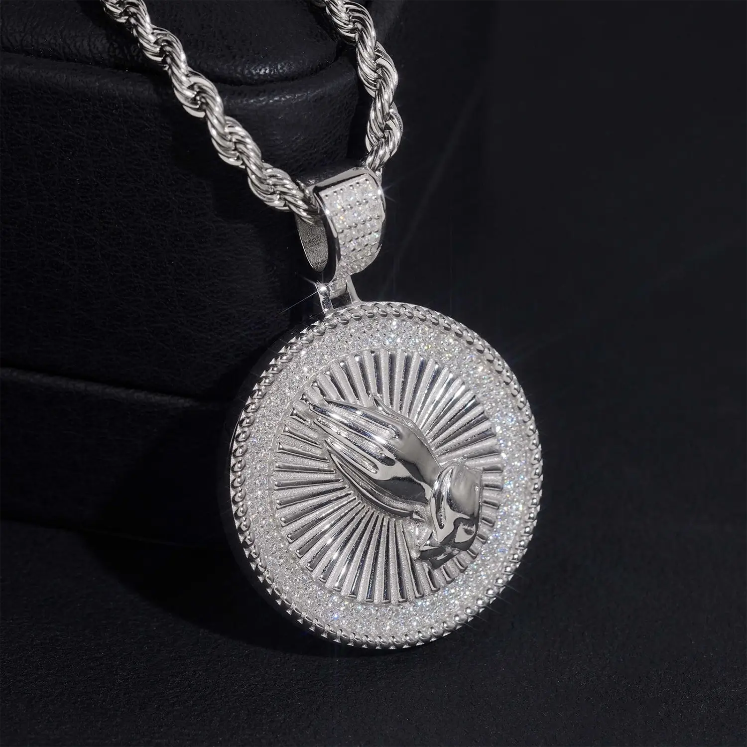 VVS Moissanite Round Praying Hands Pendant