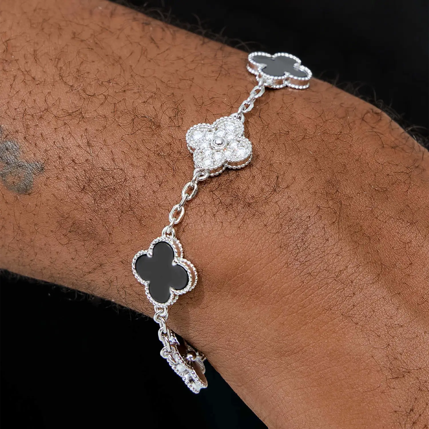 5-Motif Clover Moissanite Bracelet S925 Silver Black Onyx & White Shell Immagine principale del prodotto