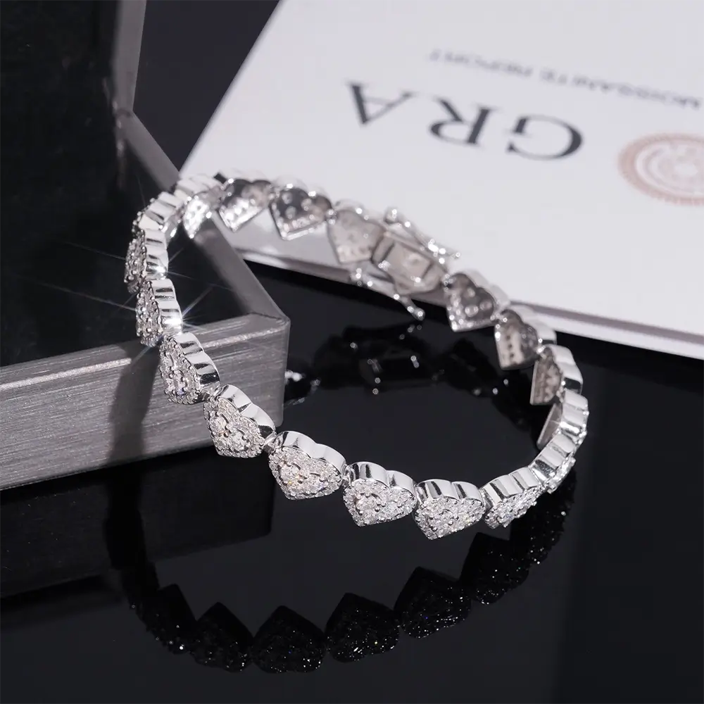 8MM S925 Silver Heart Shaped VVS Moissanite Cuban Link Chain Bracelet