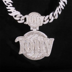 Custom VVS Moissanit Letter Pendant With Round Back