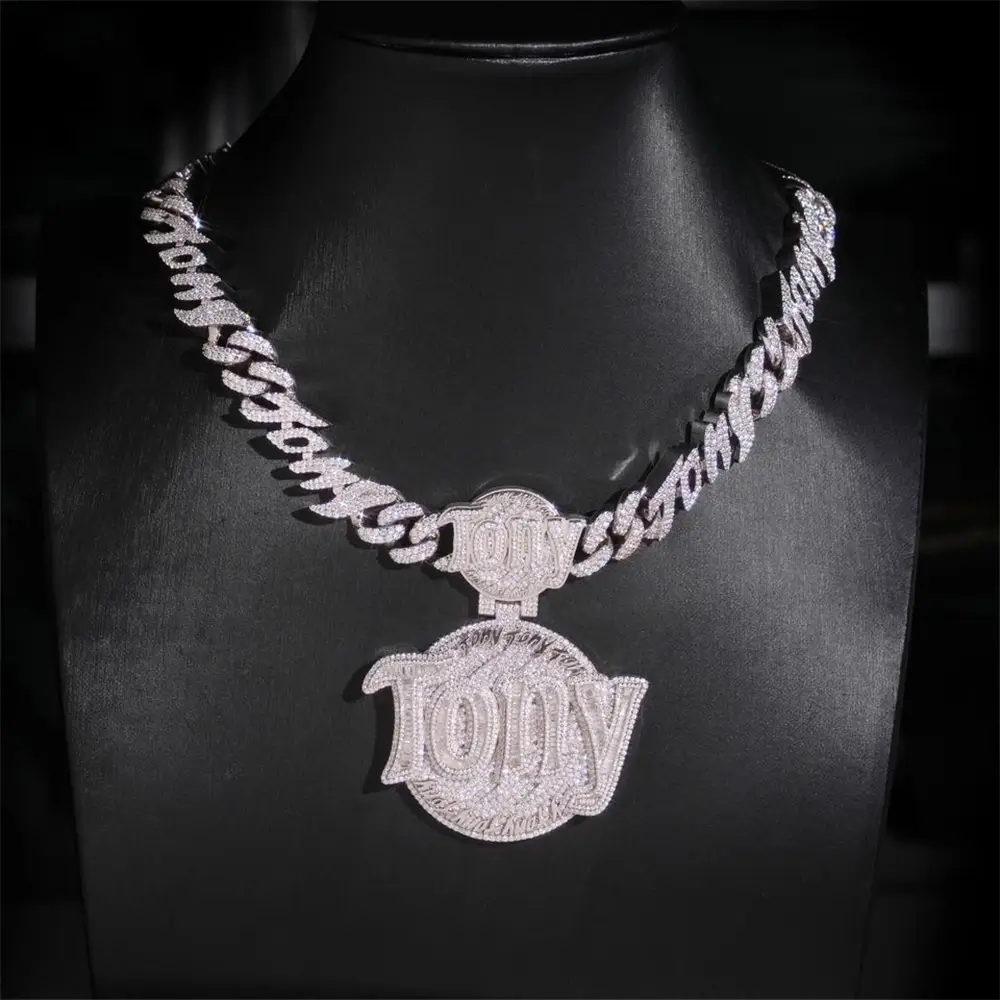 Custom VVS Moissanit Letter Pendant With Round Back Secondary image